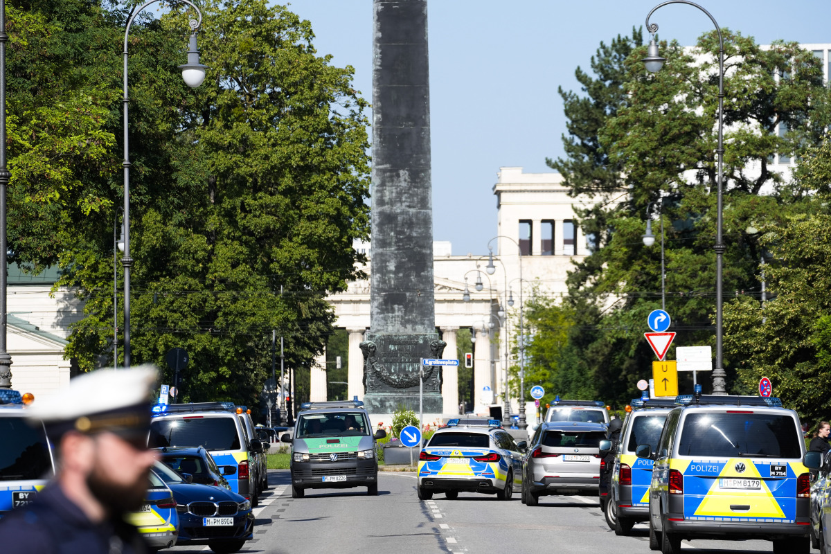 Nemecko Mníchov polícia podozrivý streľba