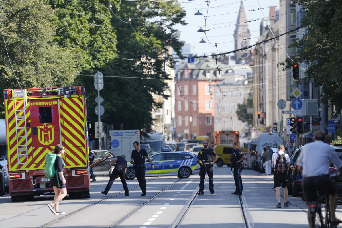 Nemecko Mníchov polícia podozrivý streľba