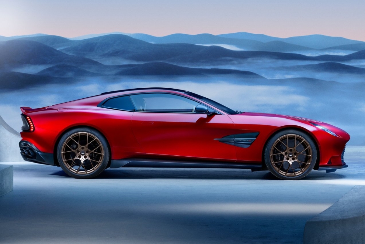 Aston Martin Vanquish 2025 2