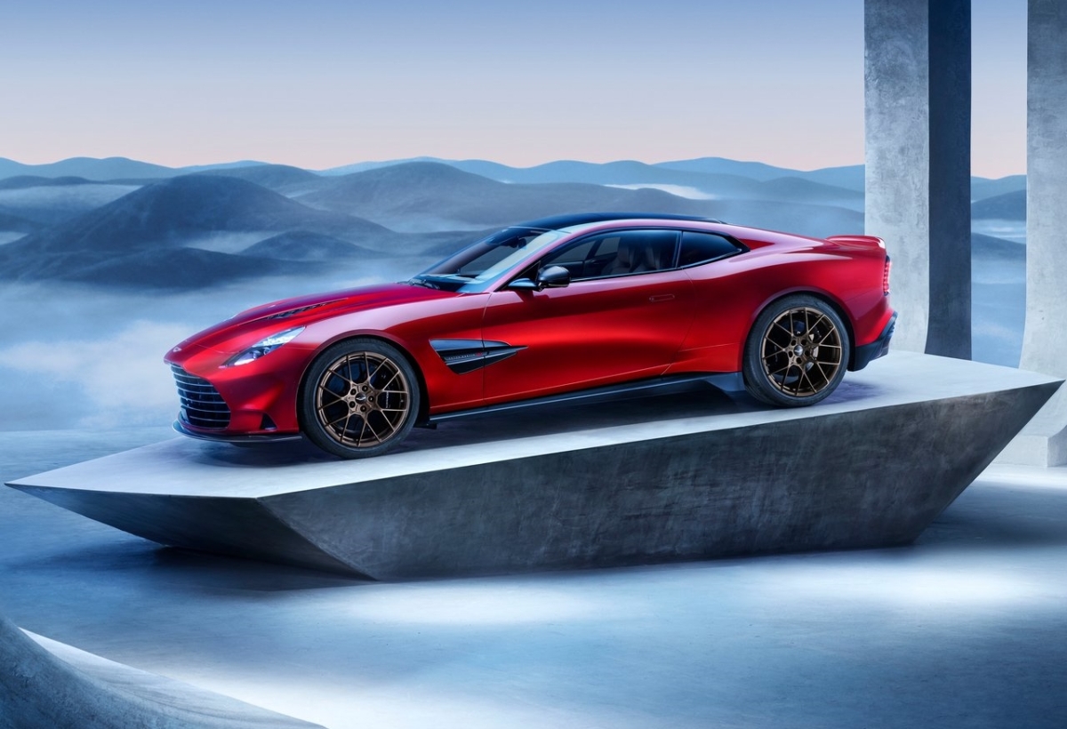 Aston Martin Vanquish 2025 8