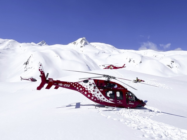 Helikoptéra / Vrtuľník / Alpy / Hory /
