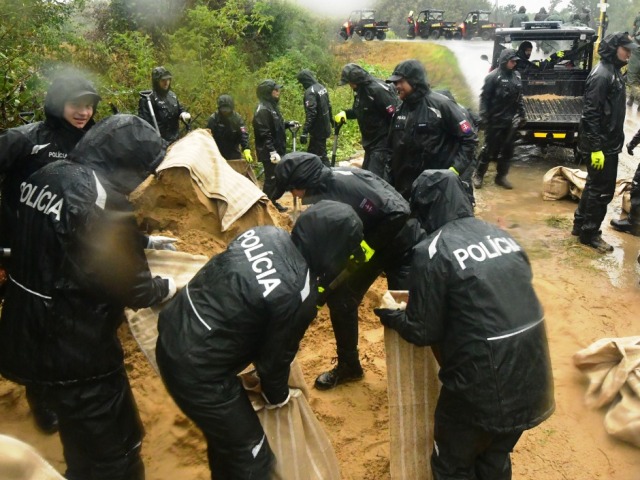 pieosk, vrecia, záhorie, polícia, dážď, povodne