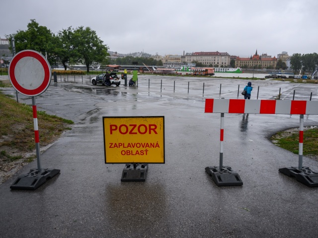 Dunaj / Hladina / Rieka / Povodne / Záplavy /