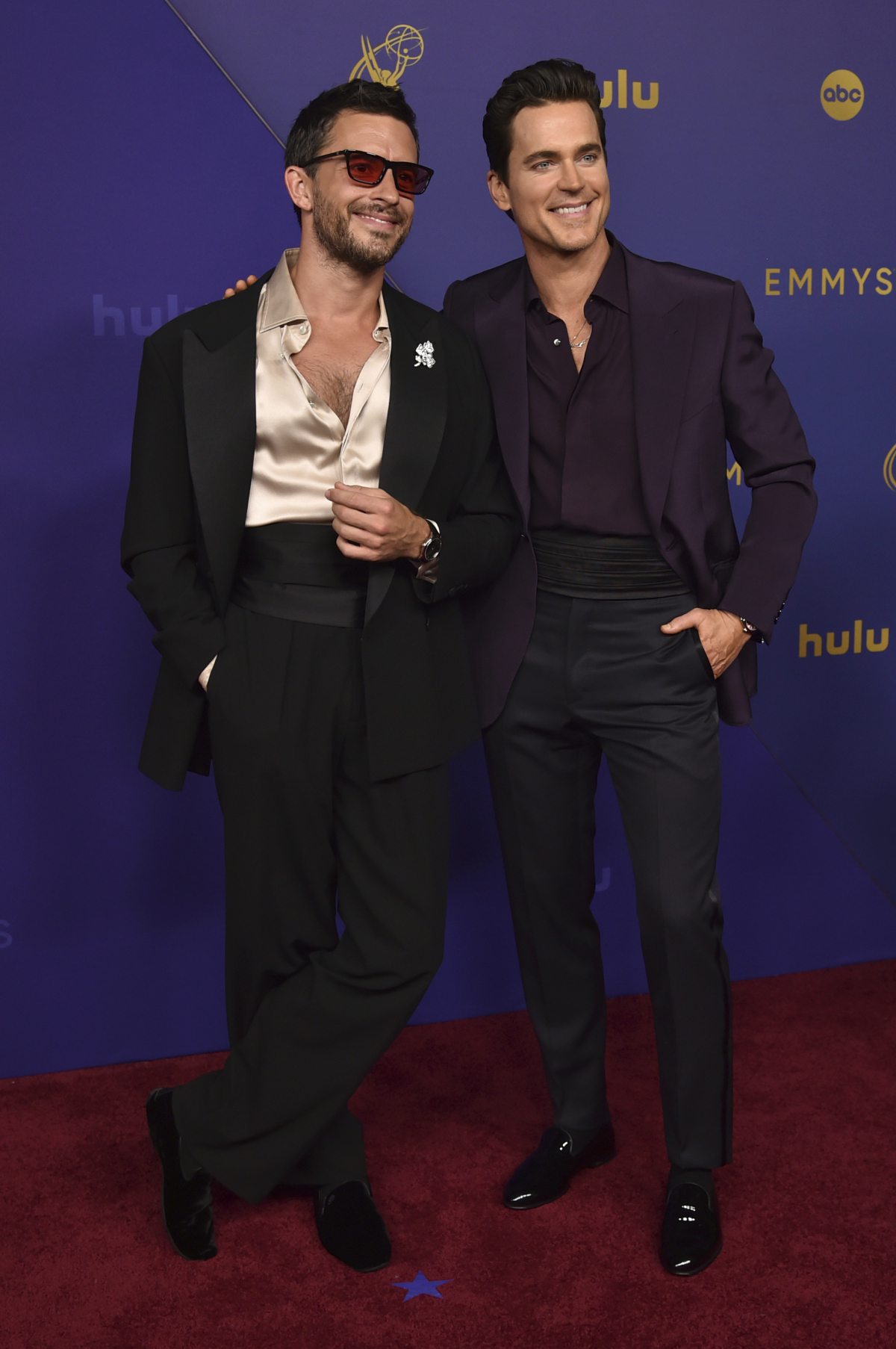 Herci Jonathan Bailey (vľavo) a Matt Bomer.