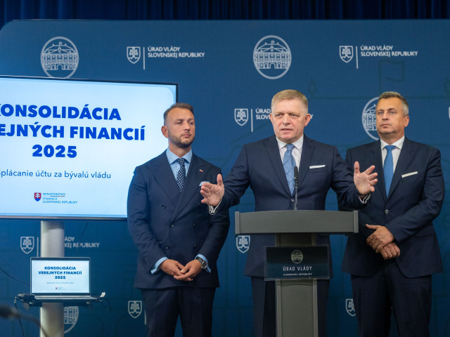 konsolidácia verejných financií 2025, Fico, Danko, Šutaj Eštok
