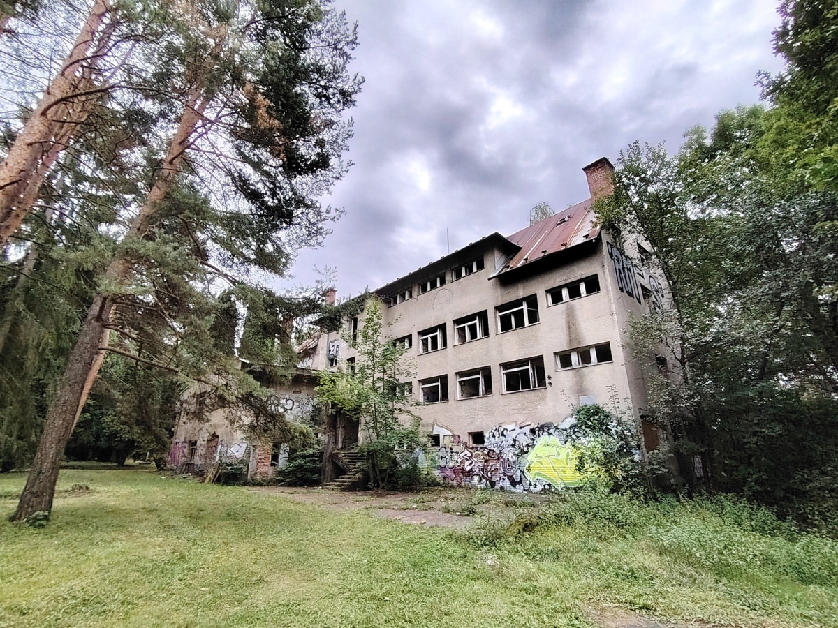 Borová hora, liečebňa, areál