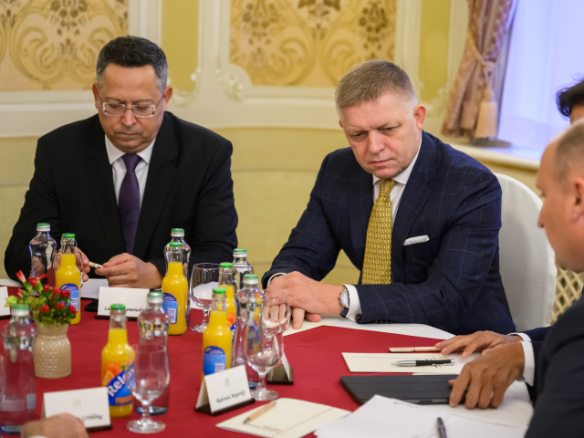 SR Bratilava Fico Opozícia MF Konsolidácia Pozvanie BAX