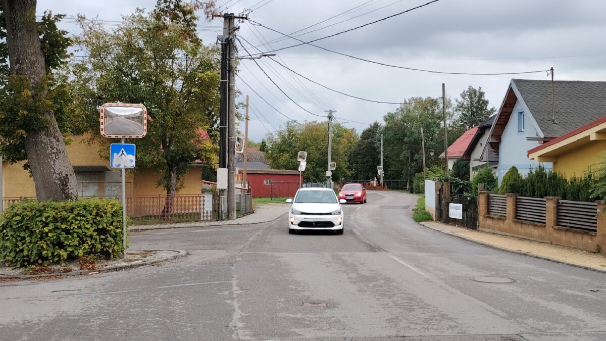 Valča, doprava, zrkadlá