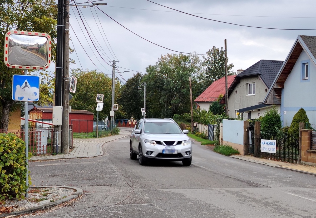 zrkadlá, doprava, Valča