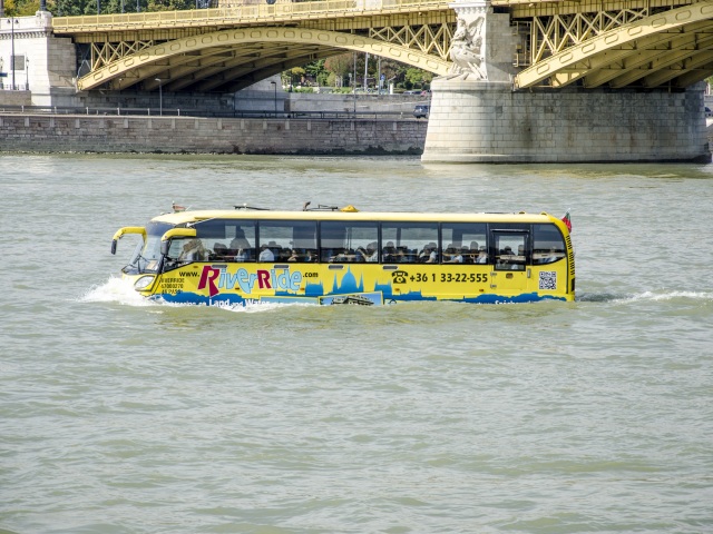 vodný autobus, rieka