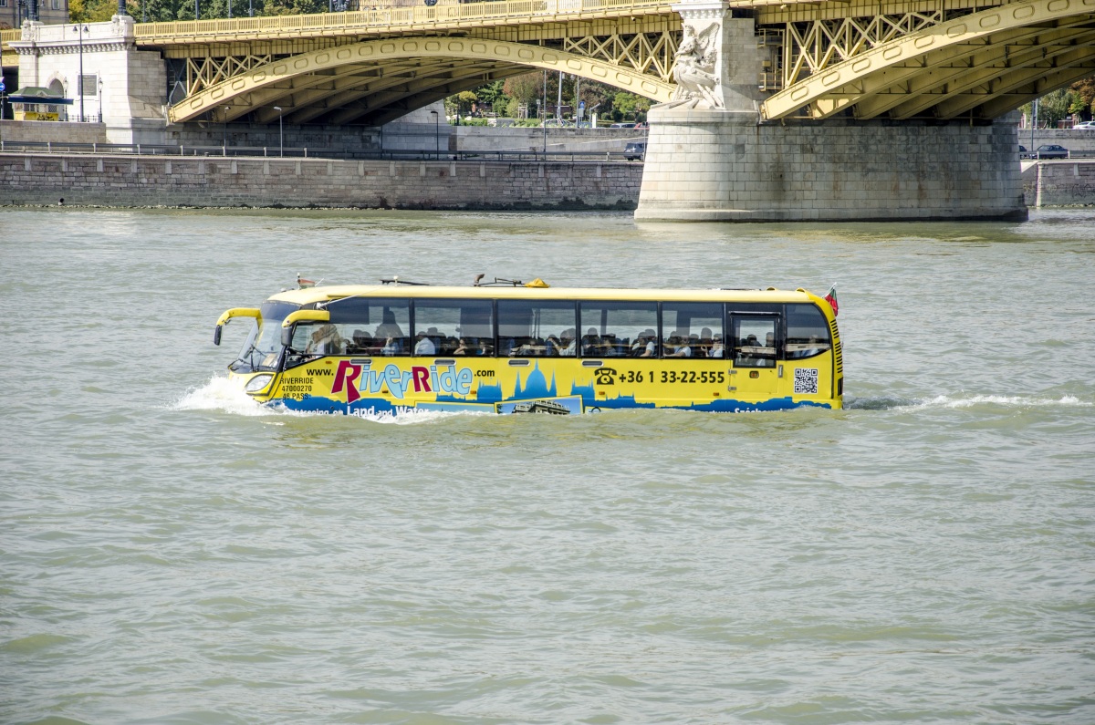 vodný autobus, rieka