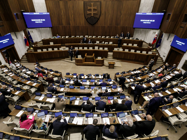 NR SR, parlament