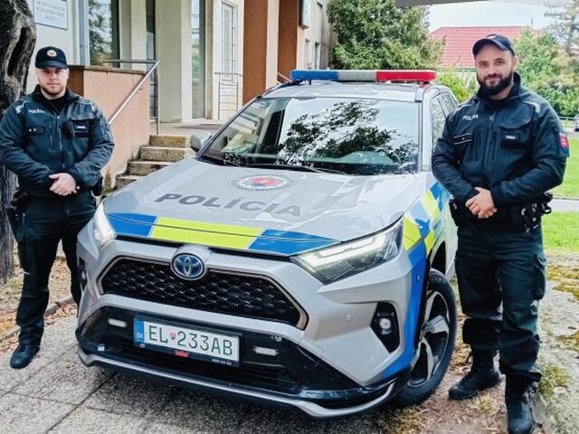 policajti