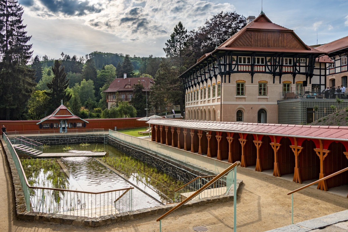 Luhačovice, Slnečné kúpele, Vodoliečebný ústav