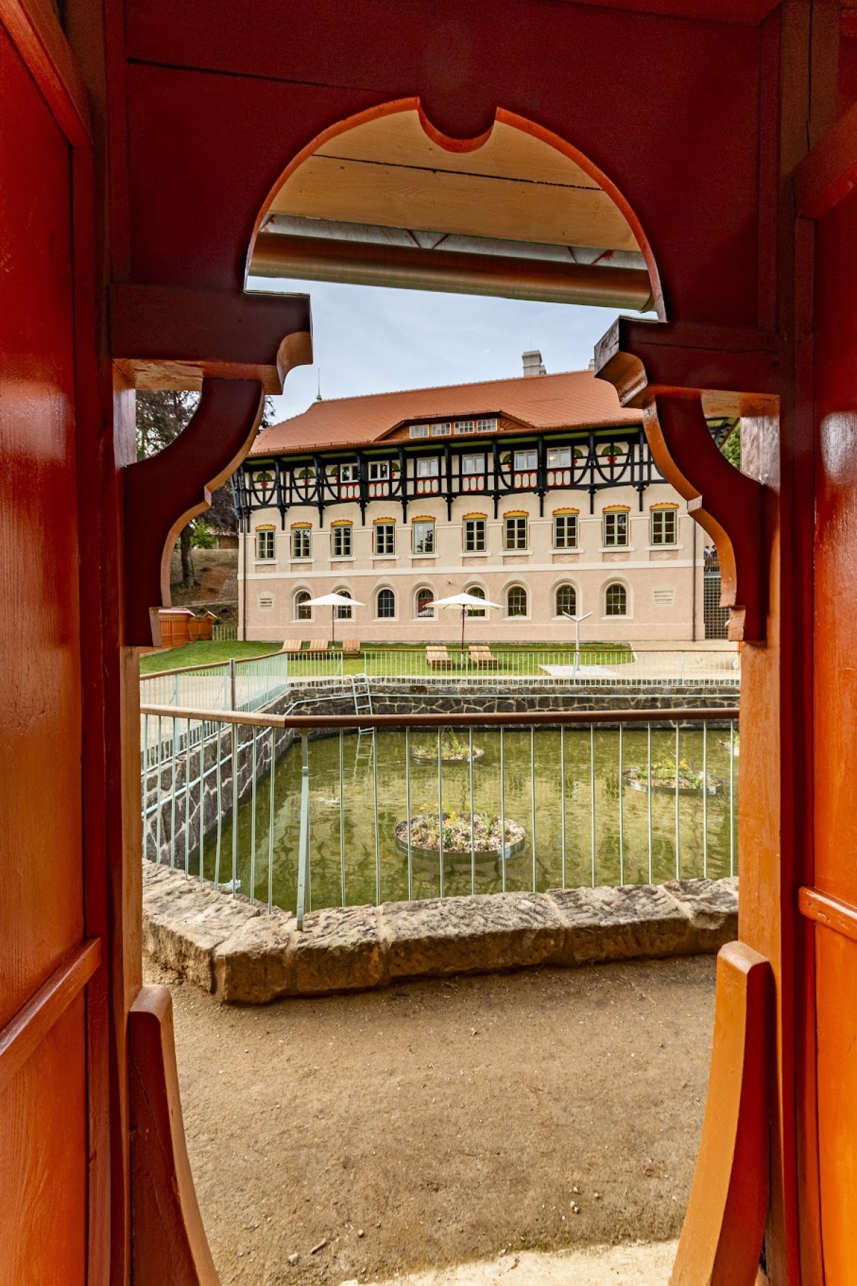 Luhačovice, Sluneční kúpele, Vodoléčebný ústav