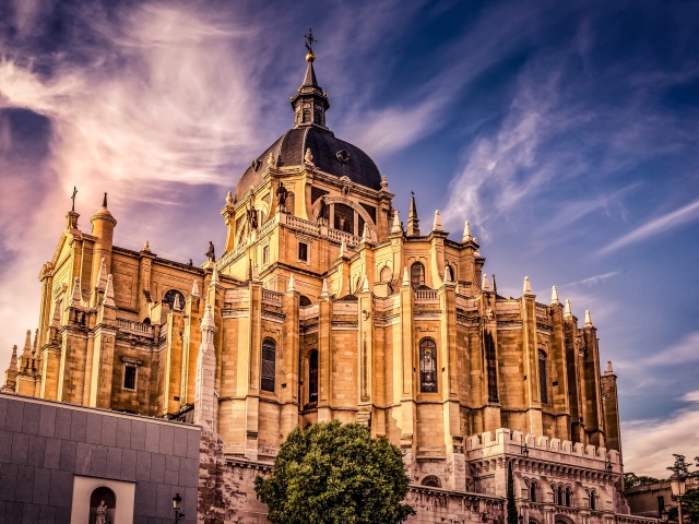Madrid, Španielsko, Almudena, katedrála