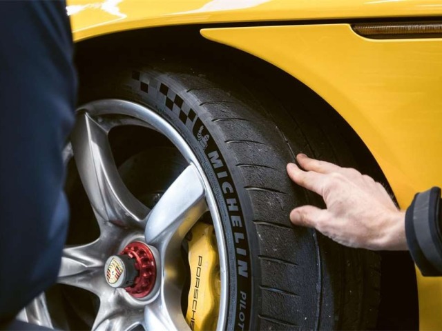 Porsche Carrera GT - nové pneumatiky Michelin