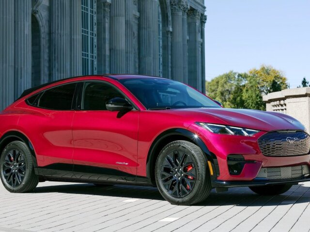Ford Mustang Mach-E - 2025