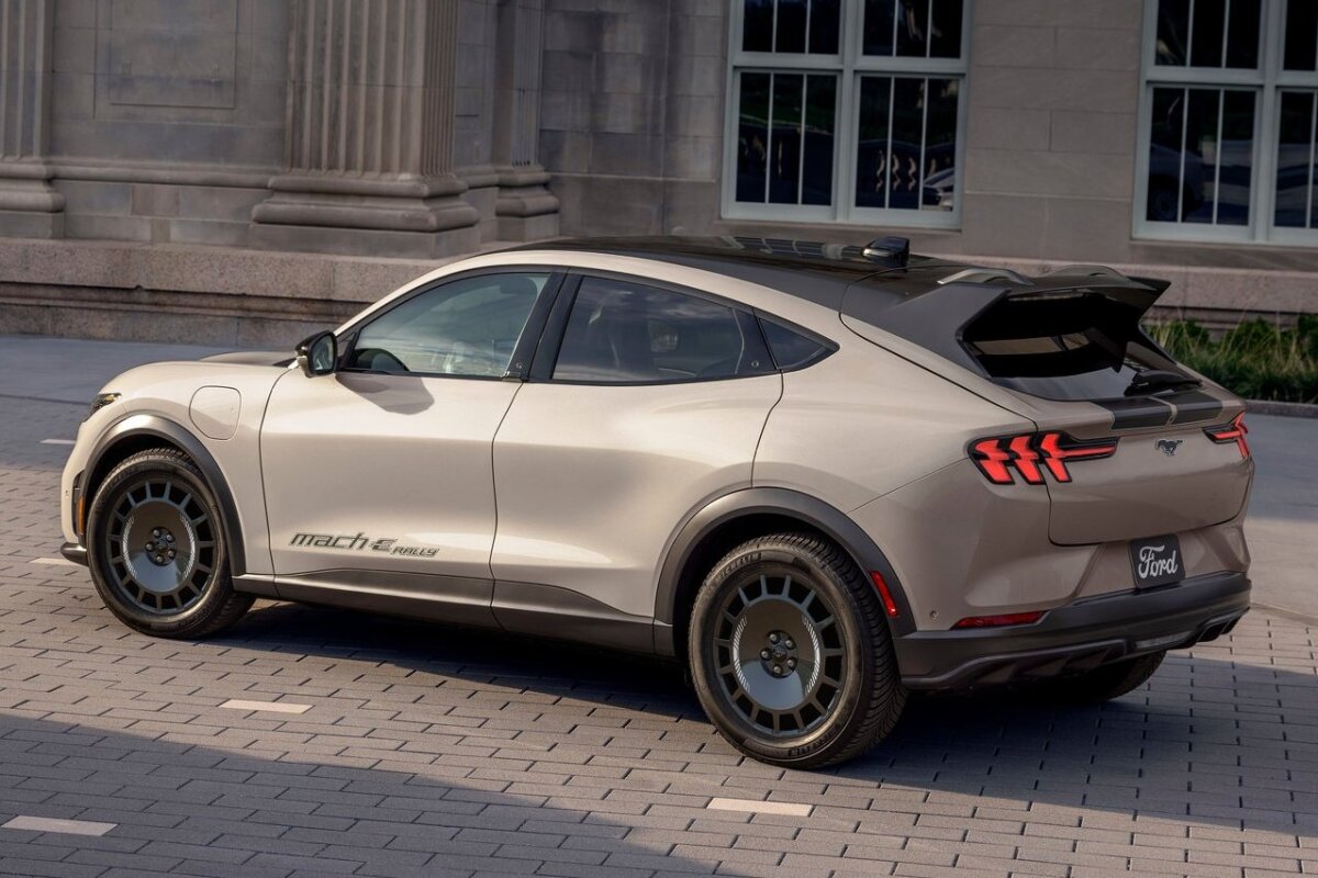 Ford Mustang Mach-E - 2025