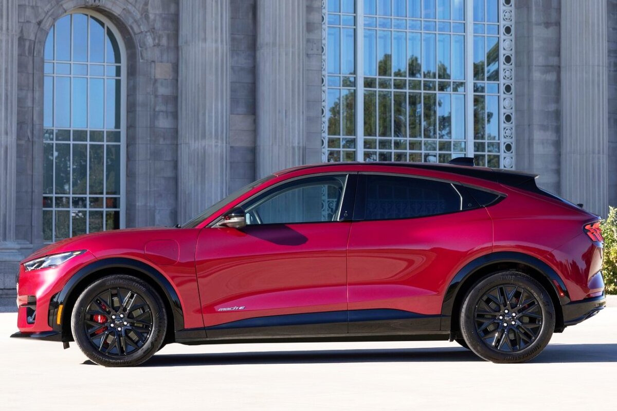 Ford Mustang Mach-E - 2025