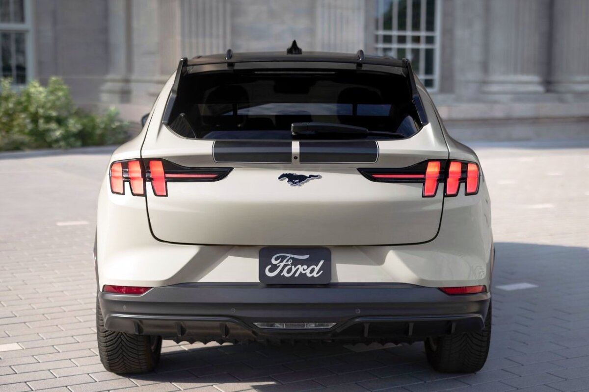 Ford Mustang Mach-E - 2025