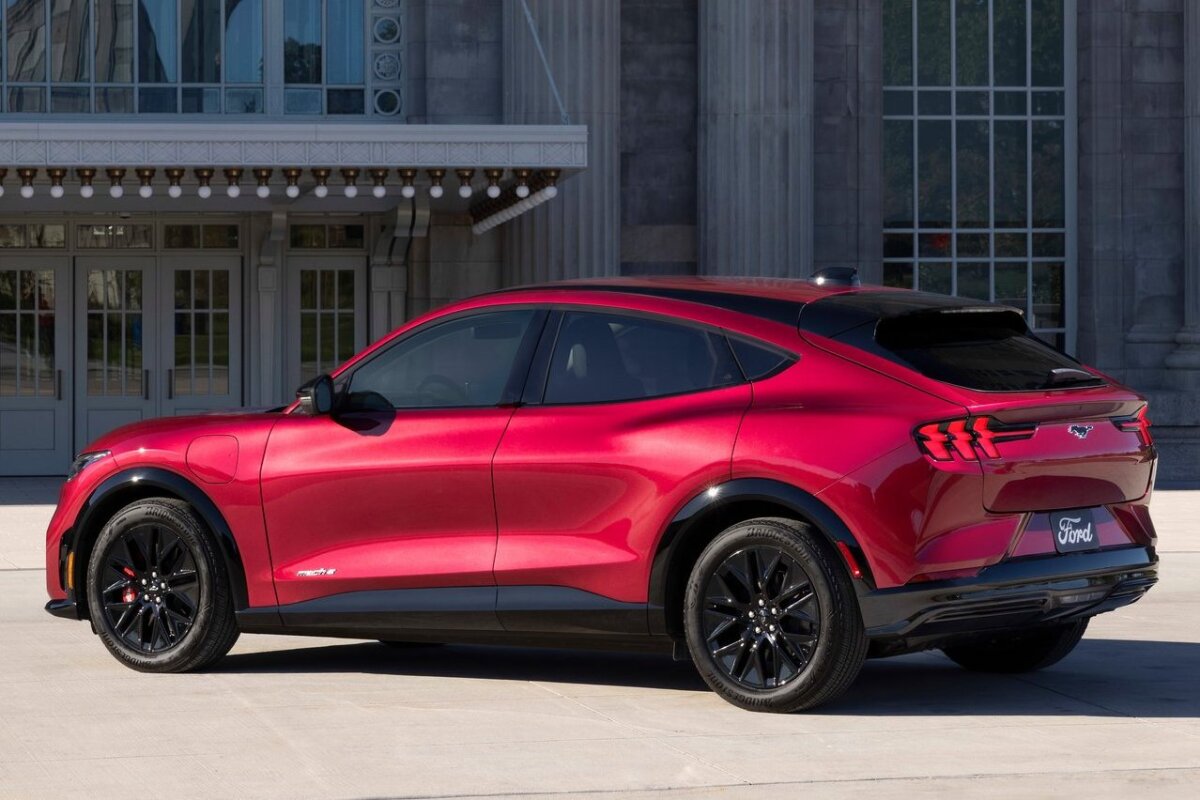 Ford Mustang Mach-E - 2025