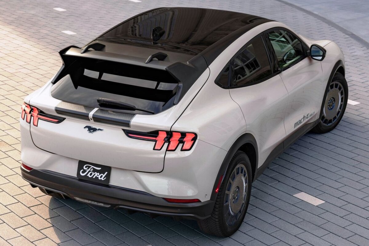 Ford Mustang Mach-E - 2025