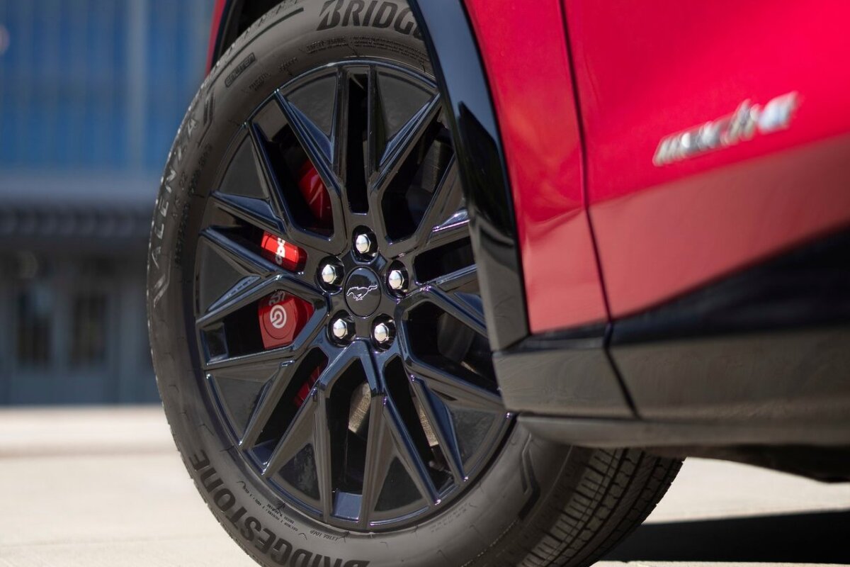 Ford Mustang Mach-E - 2025