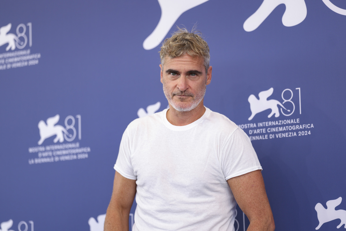 Herec Joaquin Phoenix na filmovom festivale v Benátkach. 