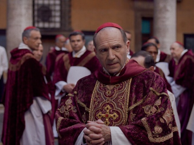 Konkláve film Ralph Fiennes
