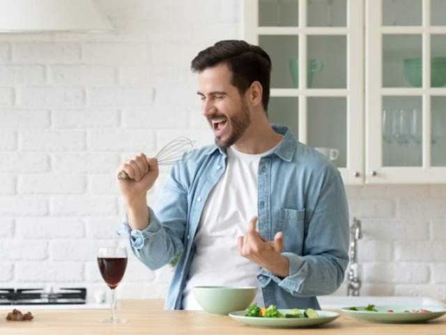 Single v kuchyni: Ako si zorganizovať varenie pre jedného bez zbytočnej drámy a plytvania