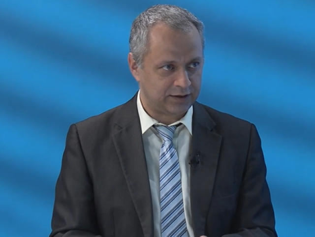 Martin Šuster, Ide o peniaze