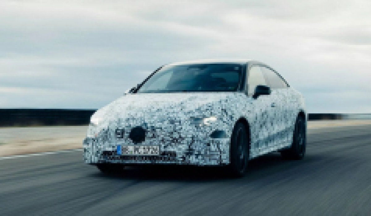 Mercedes-Benz CLA - maskovaný testovací prototyp 2024
