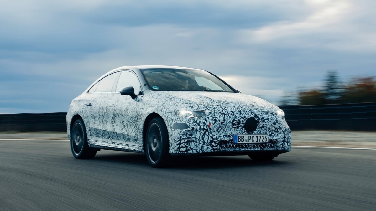 Mercedes-Benz CLA - maskovaný testovací prototyp 2024