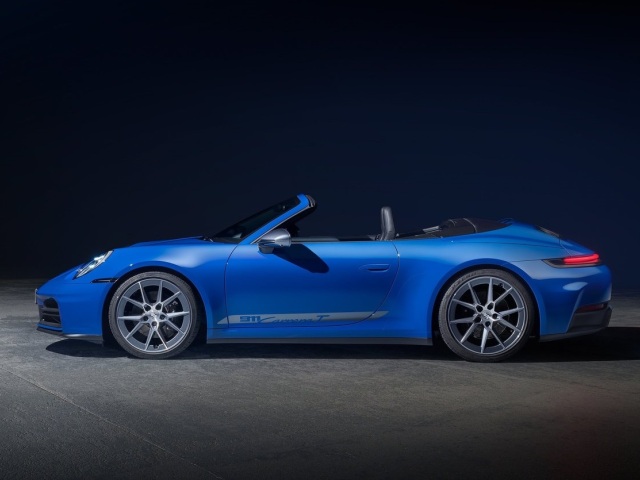 Porsche 911 Carrera T Cabriolet 2025 1