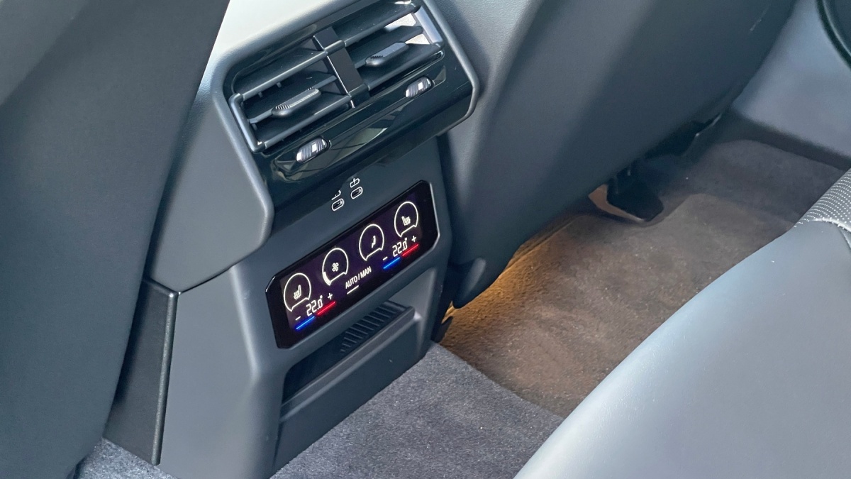 BMW 550e xDrive (2024)