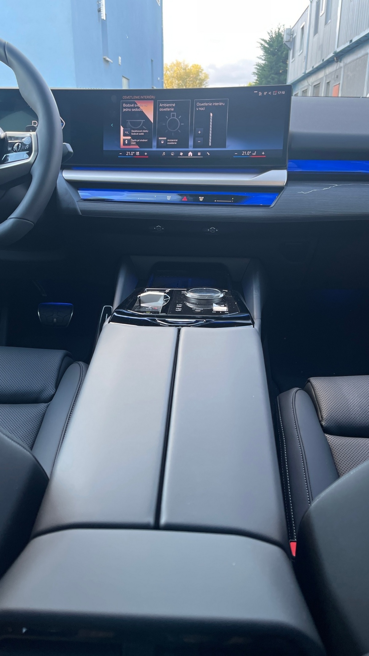 BMW 550e xDrive (2024)