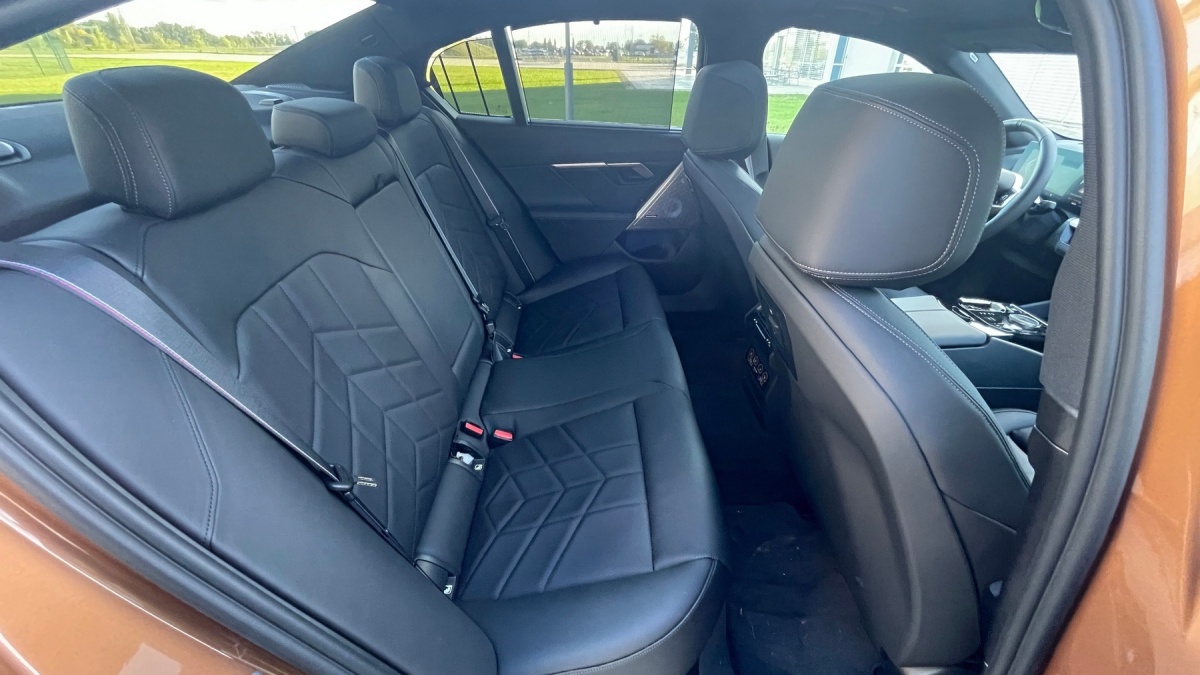 BMW 550e xDrive (2024)