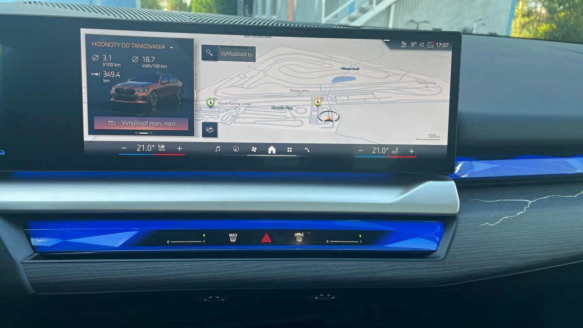 BMW 550e xDrive (2024)