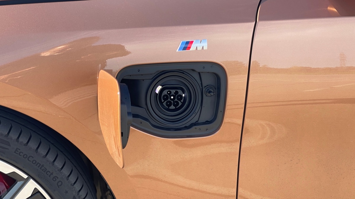 BMW 550e xDrive (2024)