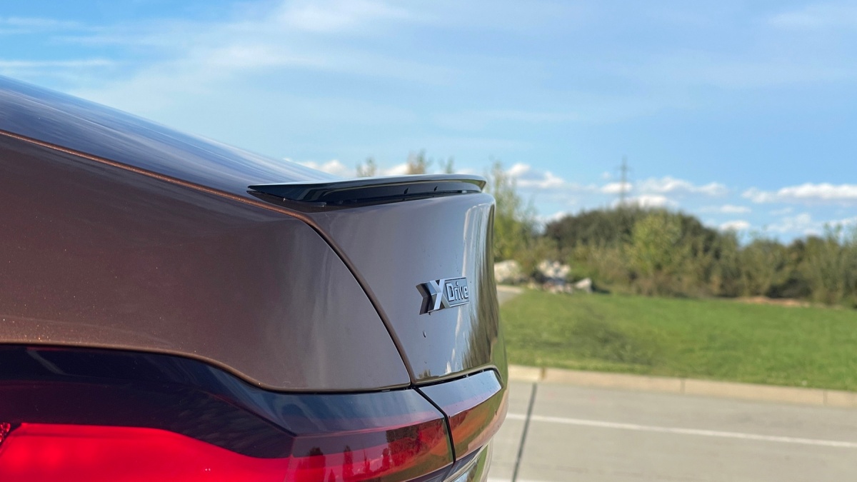 BMW 550e xDrive (2024)