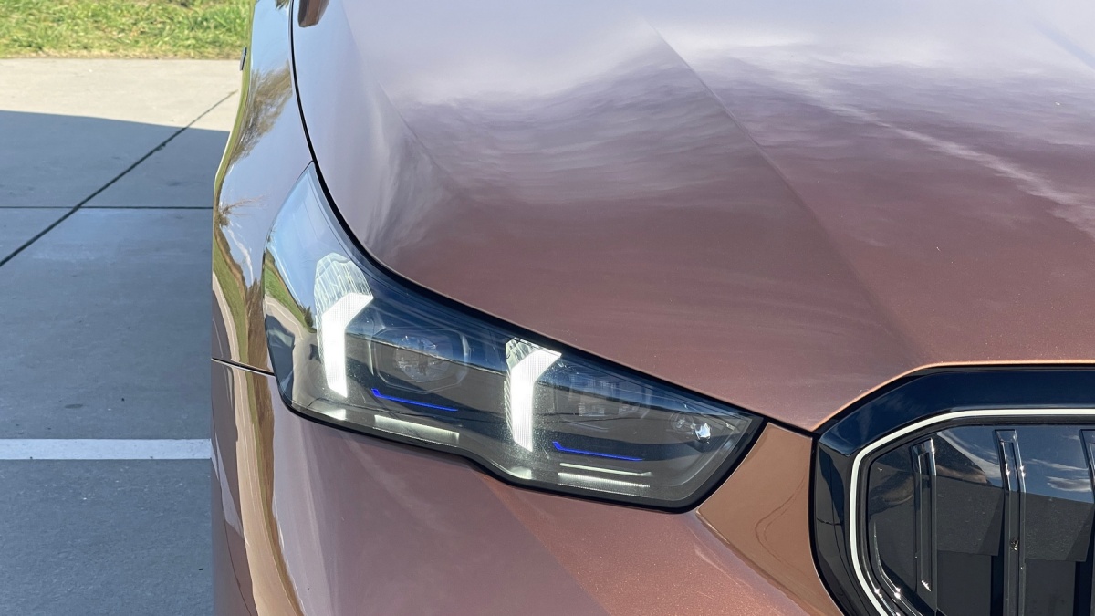 BMW 550e xDrive (2024)