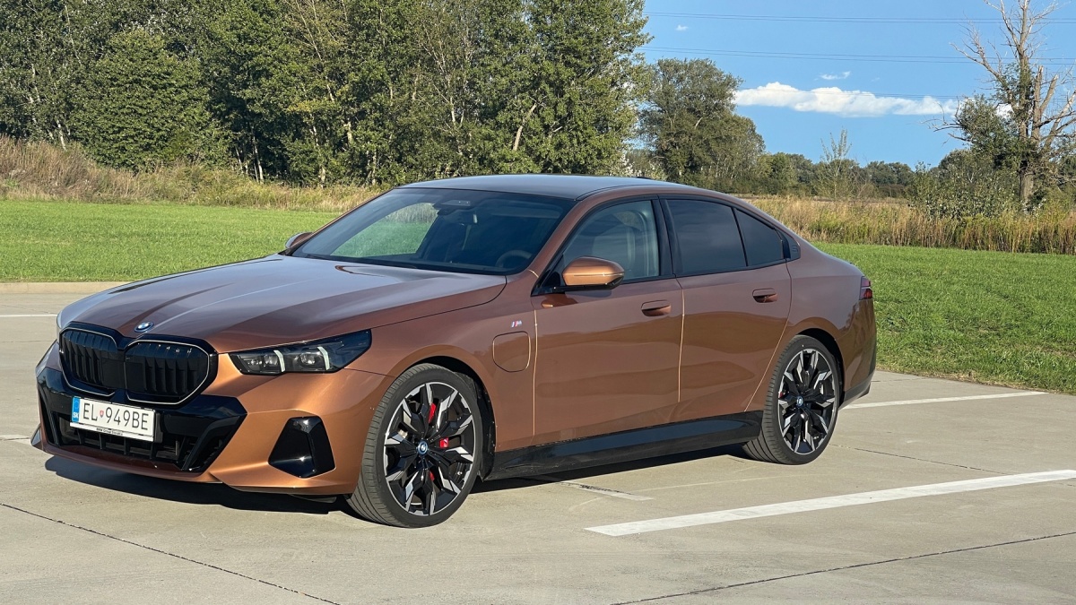 BMW 550e xDrive (2024)