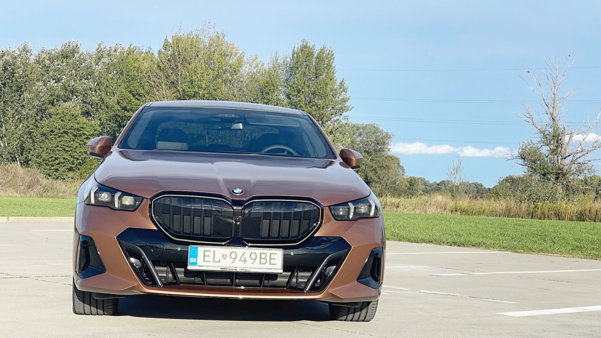 BMW 550e xDrive (2024)