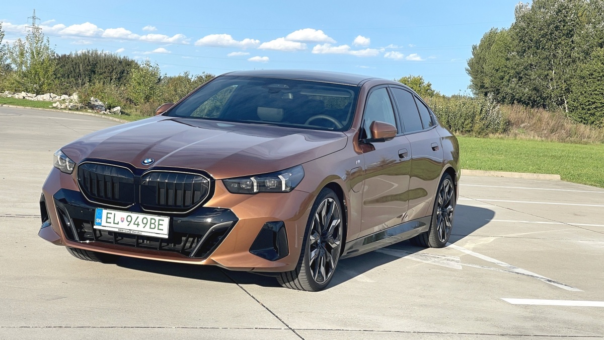 BMW 550e xDrive (2024)