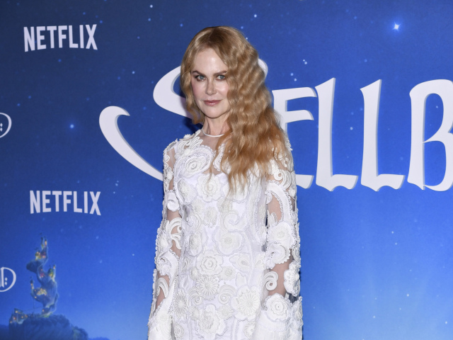 Herečka Nicole Kidman v kreácii Dolce & Gabbana Alta Moda na premiére snímky Spellbound.