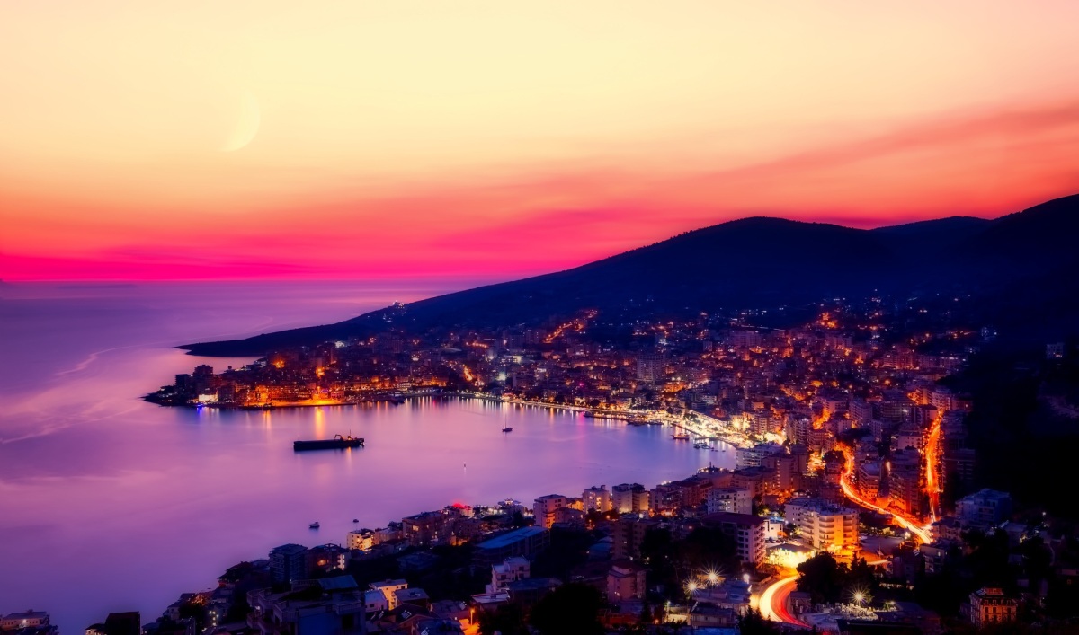 Sarande, Albánsko, more, pobrežie, dovolenka, cestovanie, pláž