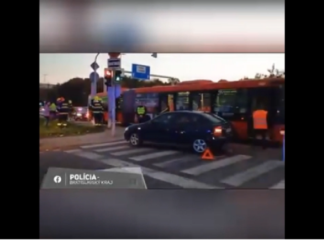 nehoda, auto, autobus, Polícia SR