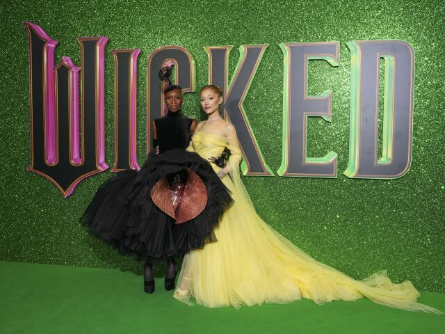 Cynthia Erivo (vľavo) a Ariana Grande