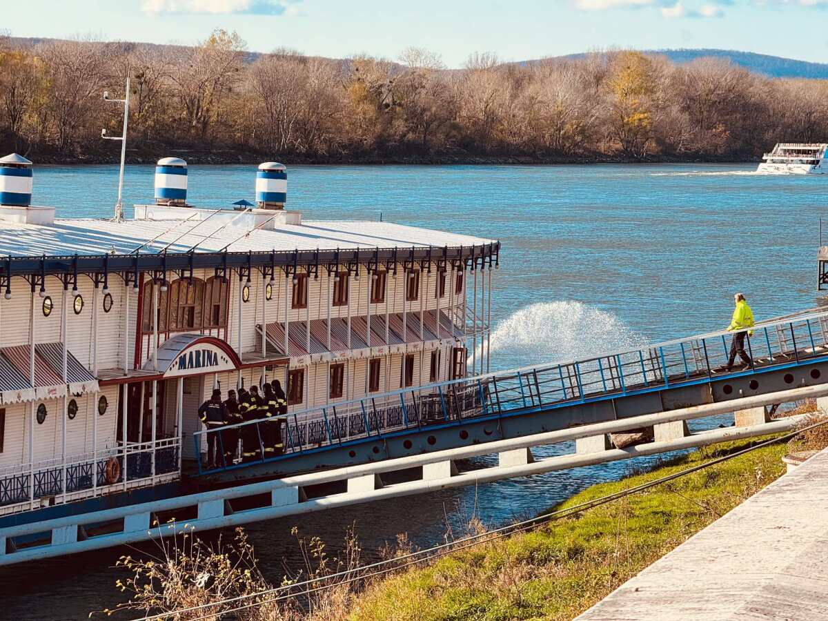 Bratislava, Dunaj, potápa sa, loď